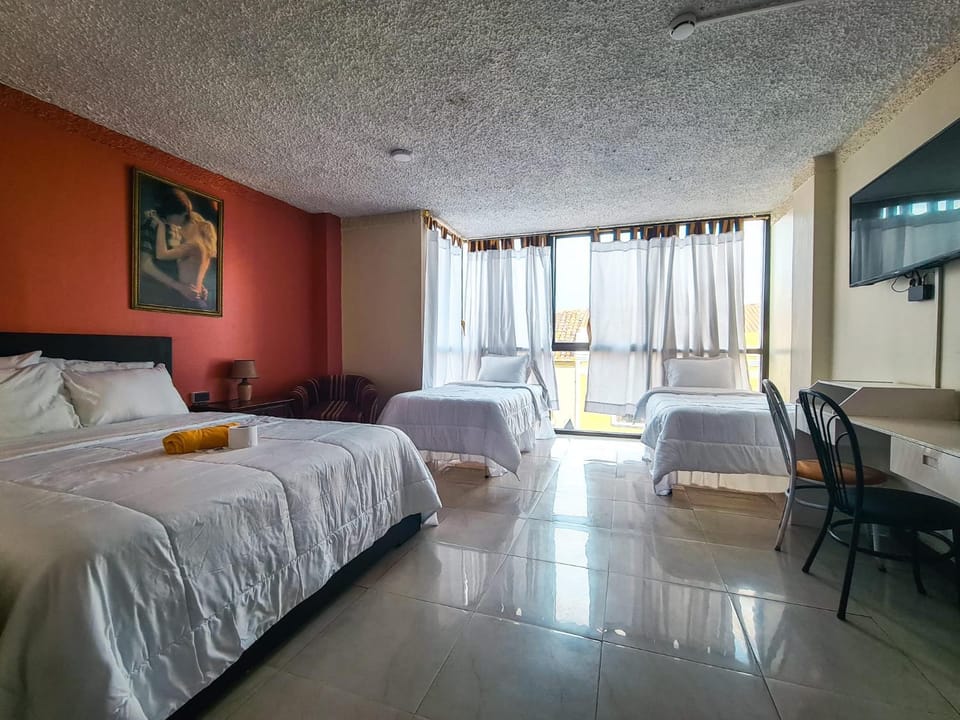 Bed, TV and multimedia, Photo of the whole room