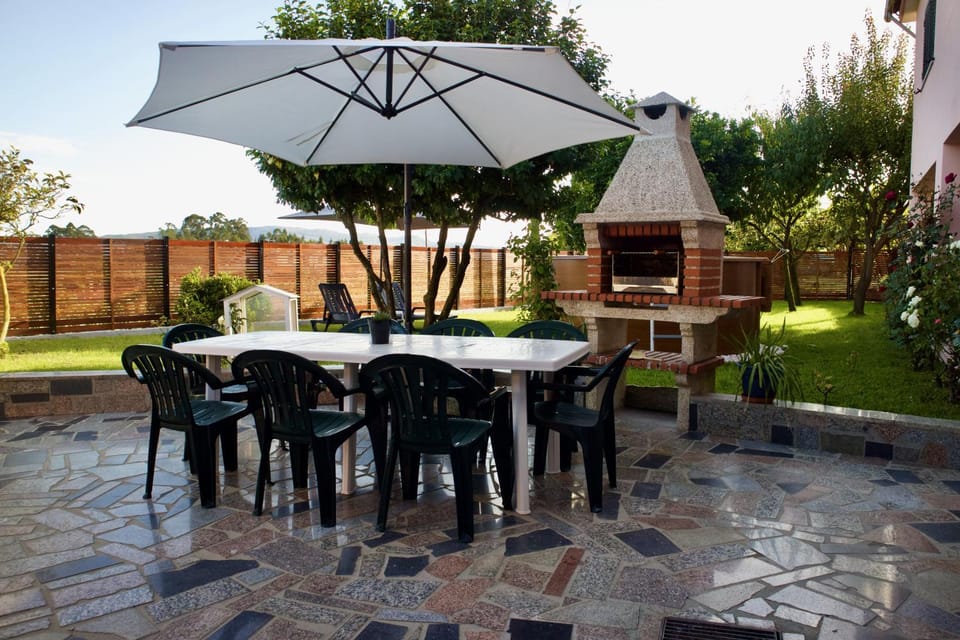 Patio, BBQ facilities