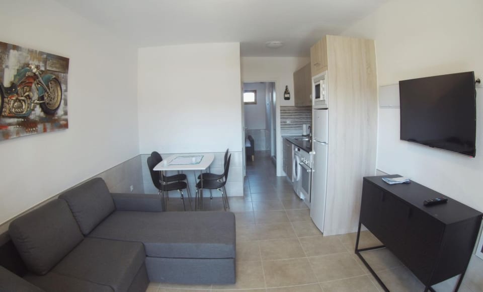 Living room, Dining area, kitchen