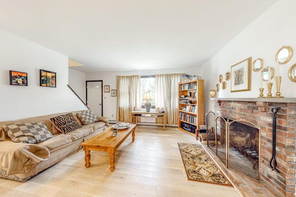 Lake Shore Living House in Falmouth