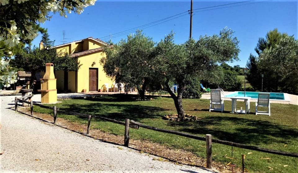 Property building, Garden, Swimming pool