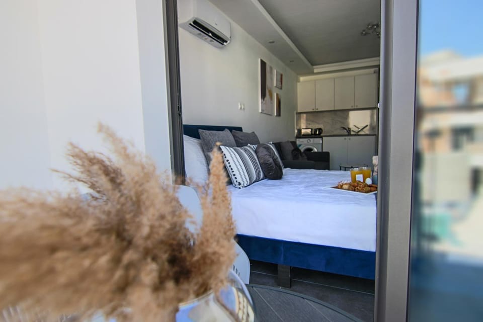 Property building, Off site, Balcony/Terrace