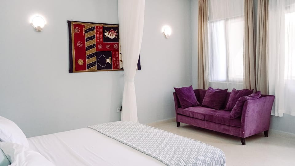 Bed, Seating area, Bedroom