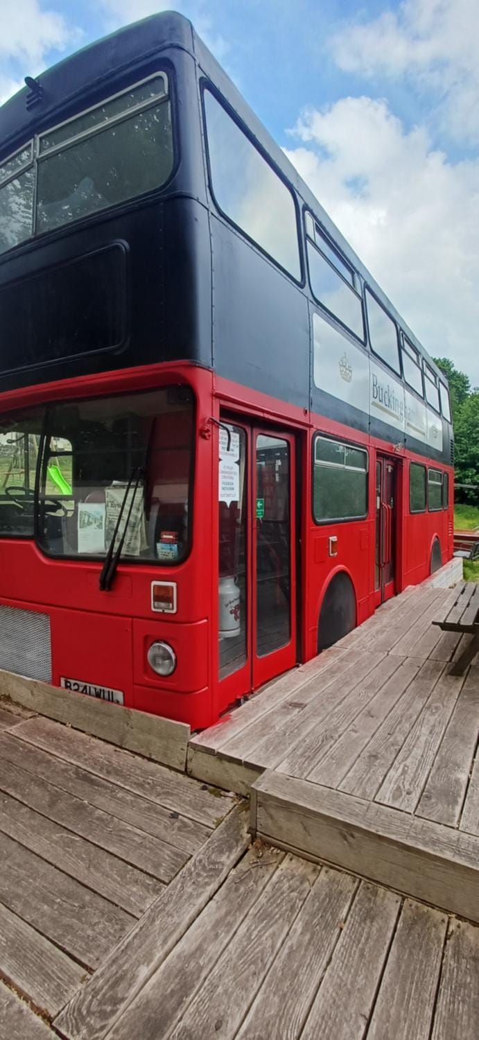 insolite bus anglais le Buckinghambus Bed and Breakfast in Normandy