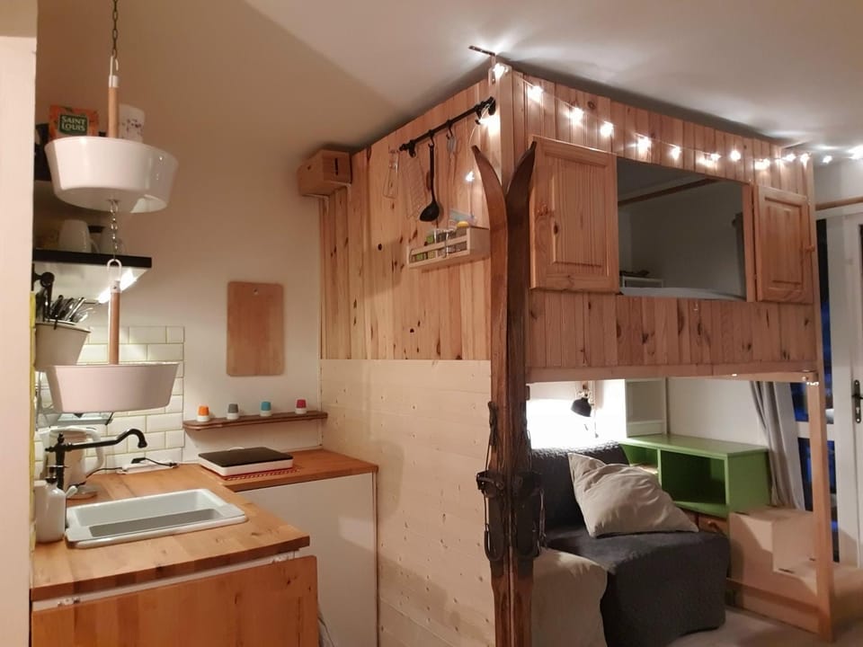 Kitchen or kitchenette, Living room