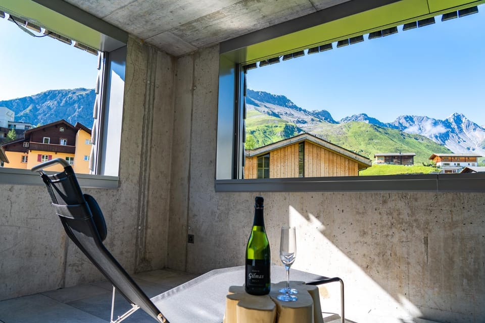 Balcony/Terrace, Mountain view