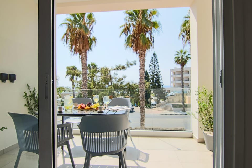 View (from property/room), Balcony/Terrace, Food and drinks