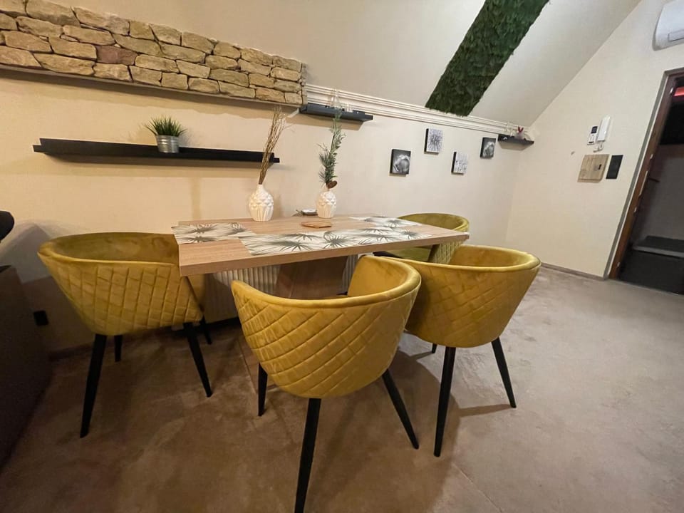 Penthouse privát Jakuzzival Smeraldo Villa Bed and Breakfast in Siófok
