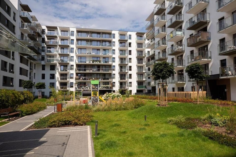 Property building, Day, Neighbourhood