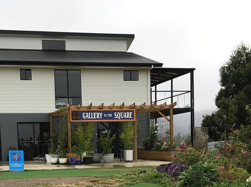 Bob Brown Room Art House Bed and Breakfast in Huonville