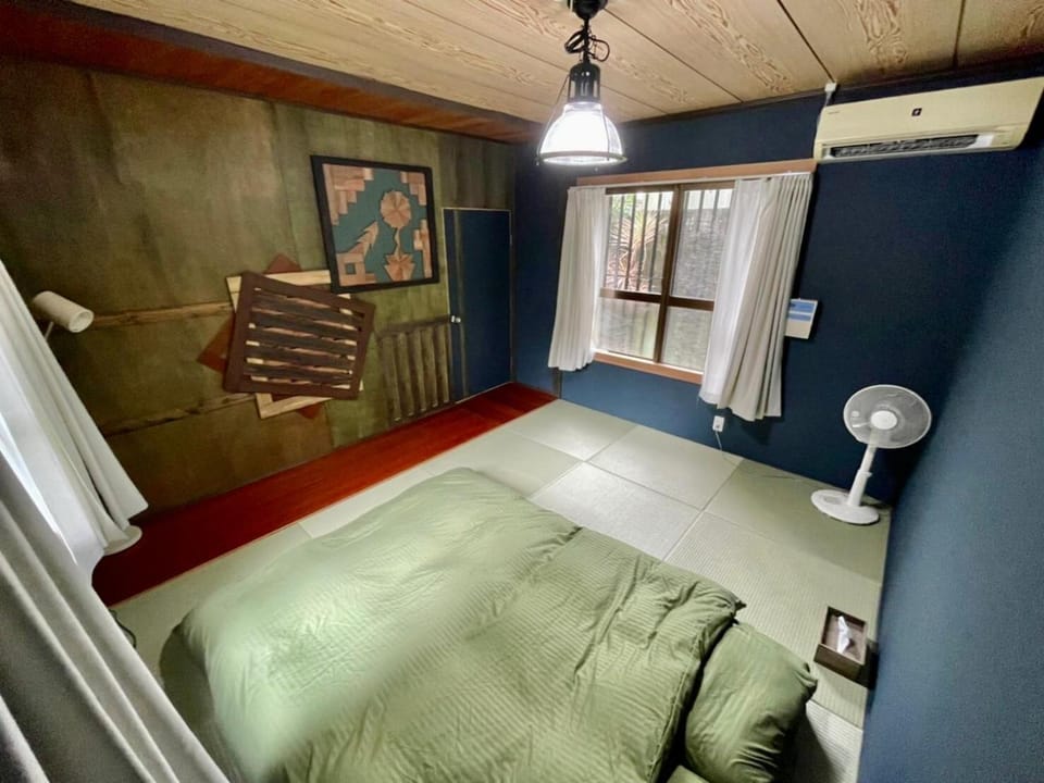 Bed, Photo of the whole room, Bedroom, air conditioner