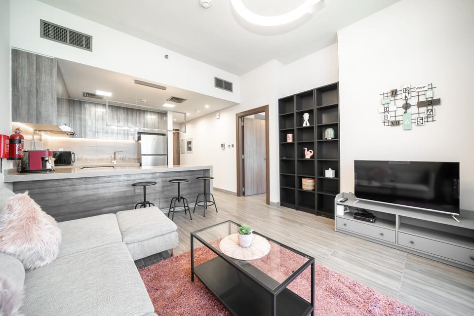 TV and multimedia, Kitchen or kitchenette, Living room, Seating area, oven