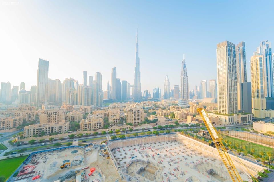 Property building, Nearby landmark, Day, Neighbourhood, Natural landscape, Bird's eye view, City view, Street view, Location, Parking