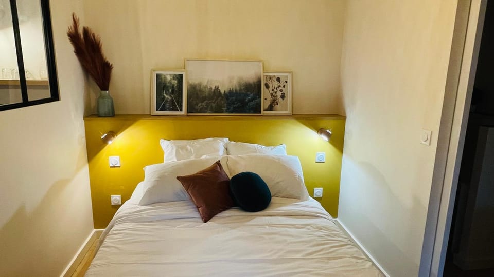 Bed, Bedroom