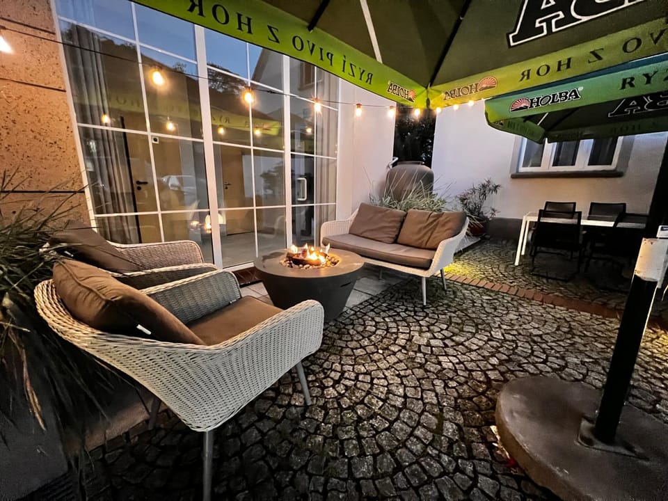 Patio, Night