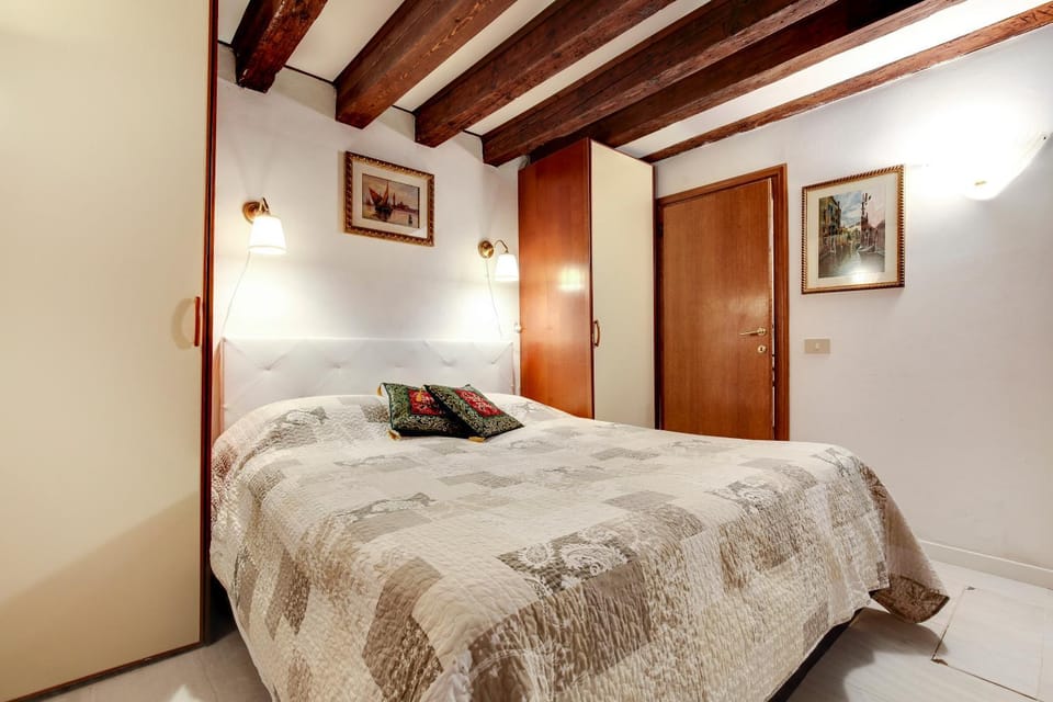Bed, Photo of the whole room, Bedroom, wardrobe
