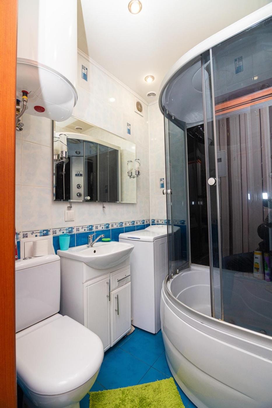 Comfortable apartments on Hrushevskogo street near 16 hospital Apartment in Dnipro