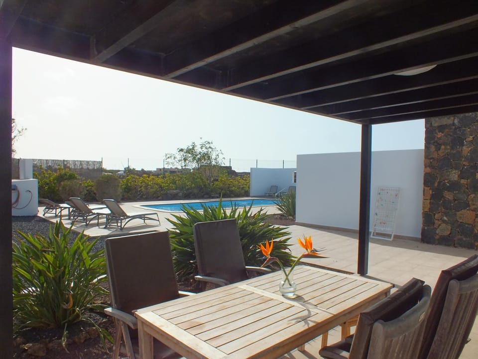 Property building, Solarium, Balcony/Terrace, Garden view, Garden view, Pool view, Pool view, Swimming pool, Swimming pool