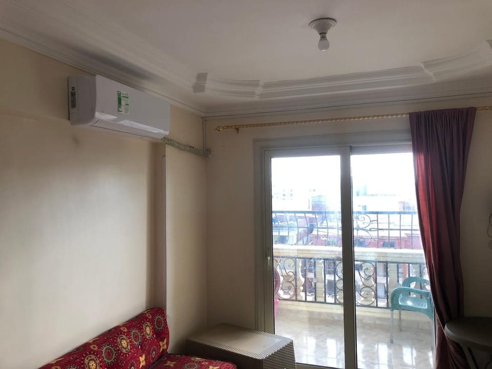 TV and multimedia, Living room, Seating area, air conditioner