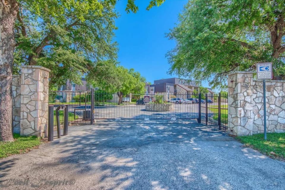SS B4 Riverside Condo Apartment in New Braunfels