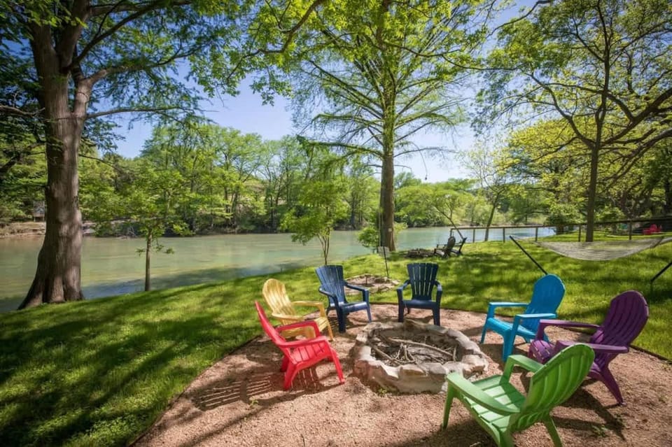 RR 1300 Hondos River Haus House in Canyon Lake