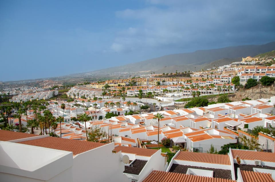 Balcony/Terrace, City view, Mountain view