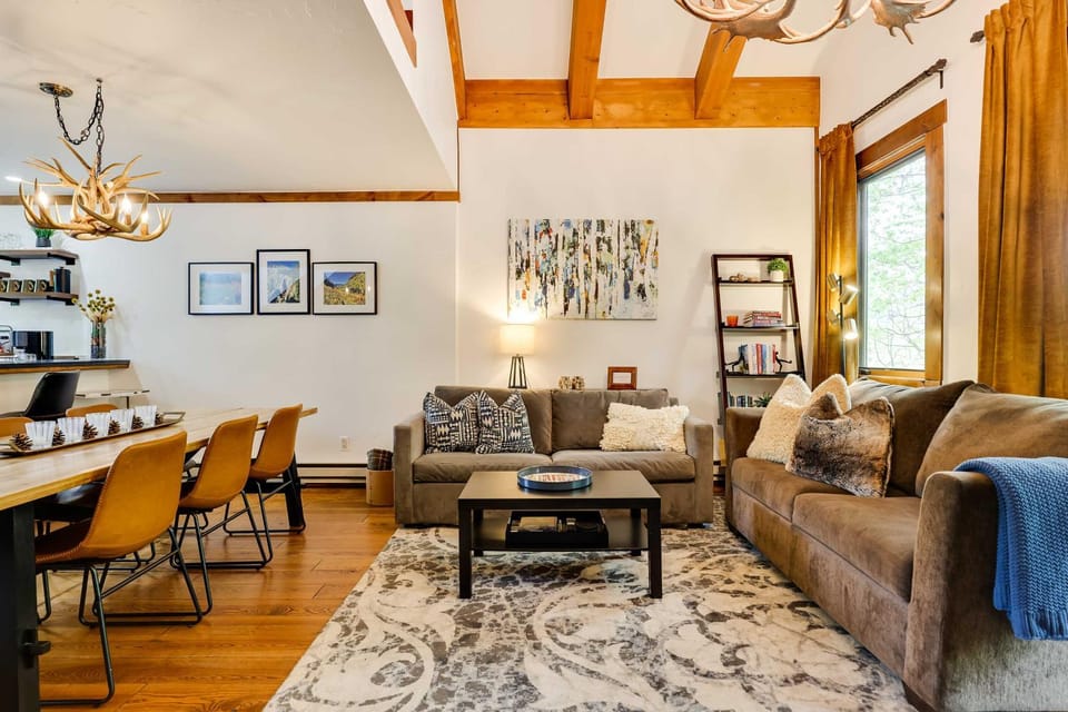 Elegant Vail Home - Walk to Booth Falls Trail House in Vail