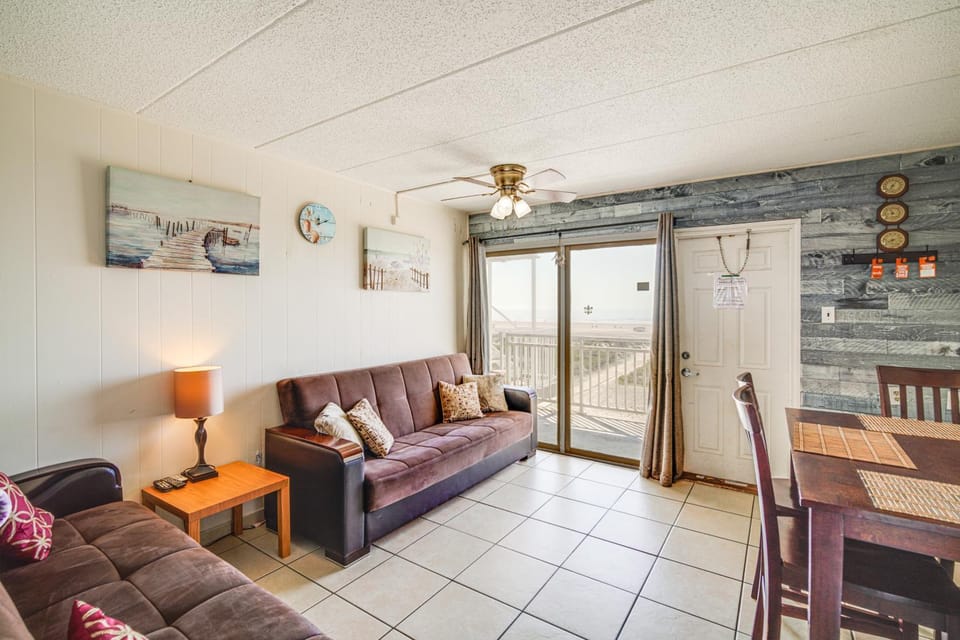 Sun-Soaked Wildwood Getaway, 6 Mi to Cape May! House in Wildwood Crest