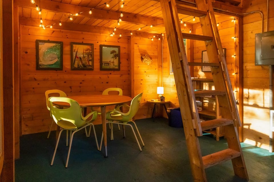 Beach Access and Views Secluded Anderson Island Gem House in Anderson Island