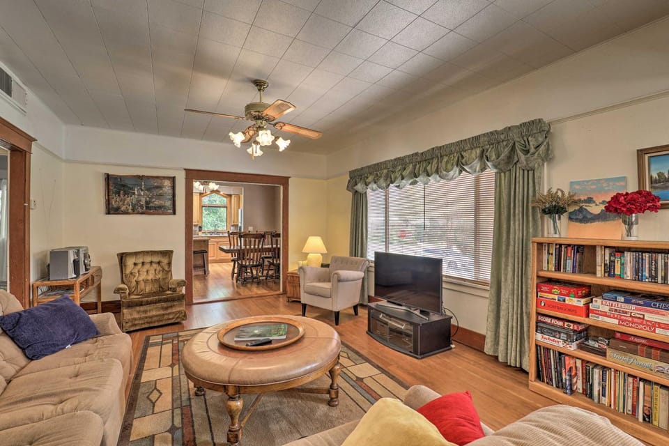 Lots of Parking & Only 2 Steps Into the Back Door! House in Bisbee