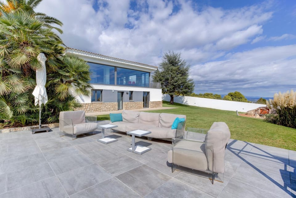 Natural landscape, Balcony/Terrace, Pool view, Swimming pool, sunbed