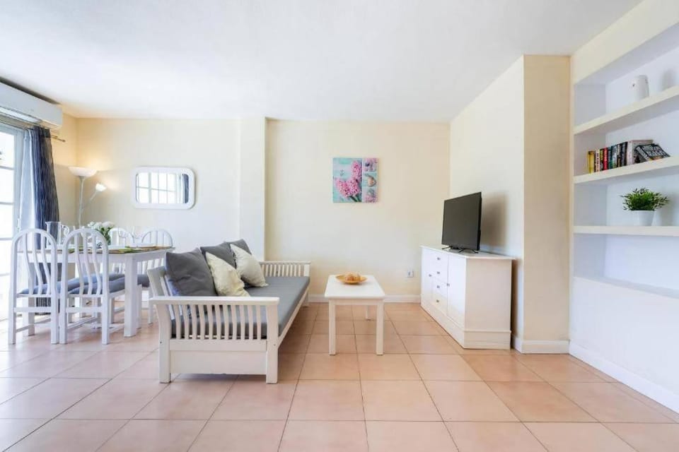 Carihuela Front Beach Apartment in Torremolinos