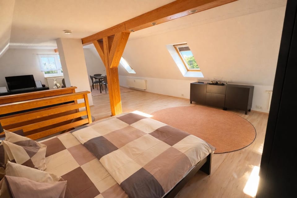 Communal lounge/ TV room, Living room, Bedroom