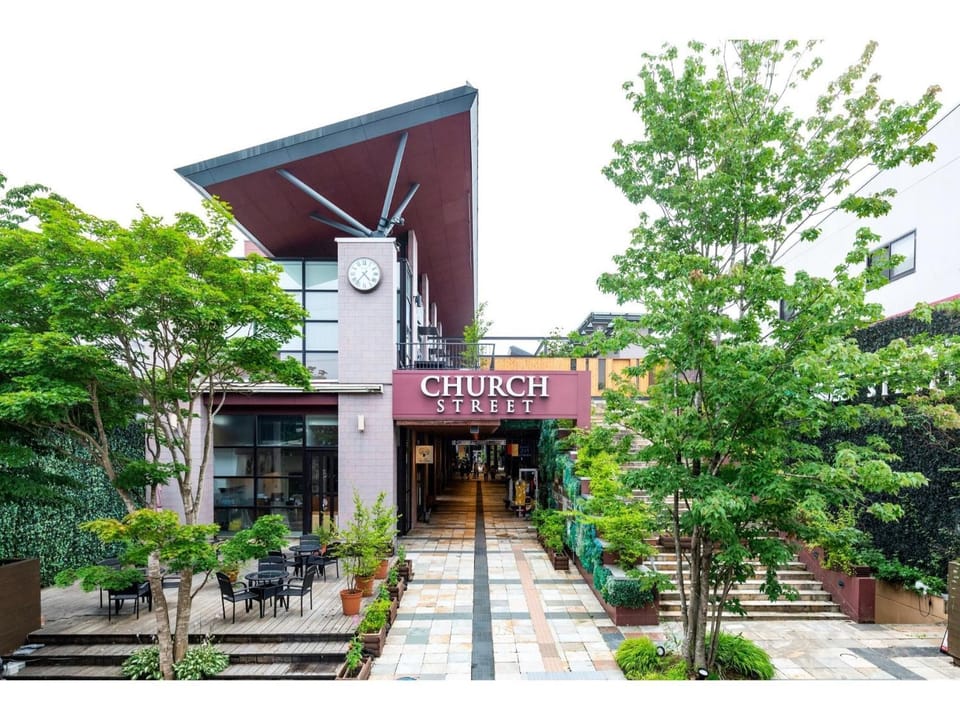 Facade/entrance