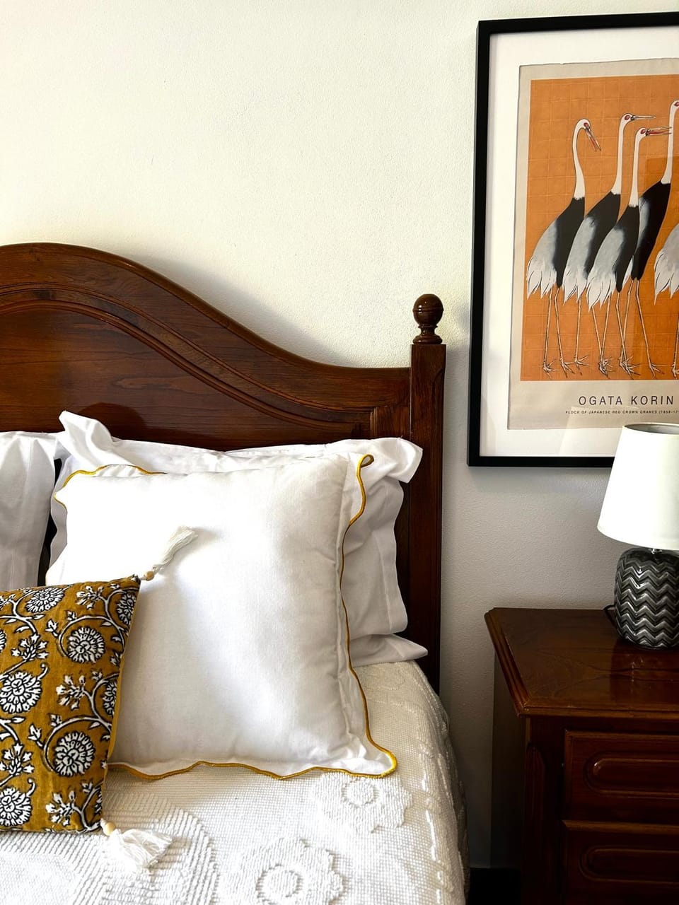 Bed, Photo of the whole room, Decorative detail, Bedroom