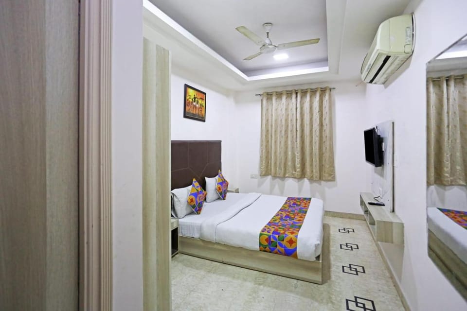 Bed, TV and multimedia, Photo of the whole room, Bedroom, air conditioner