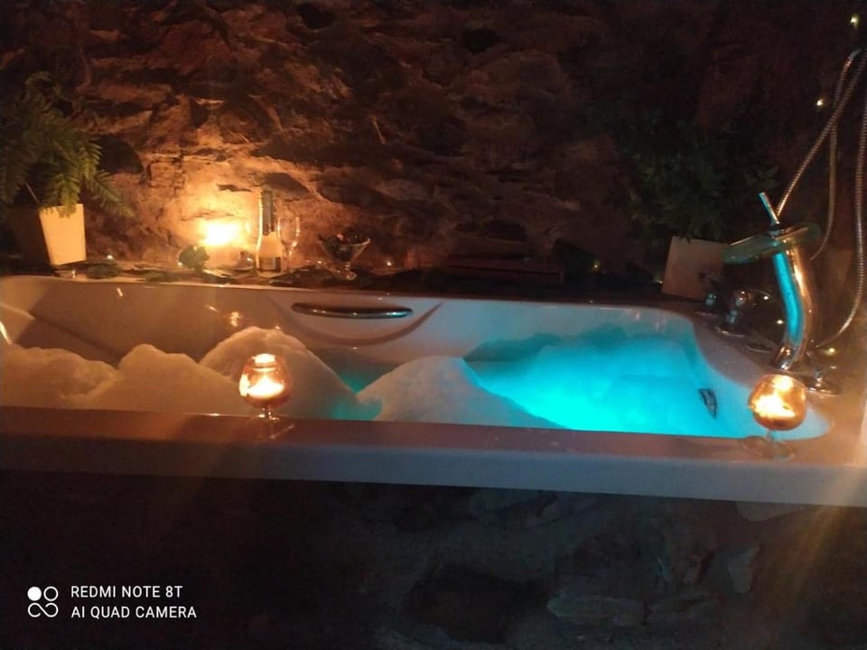 Night, Hot Tub