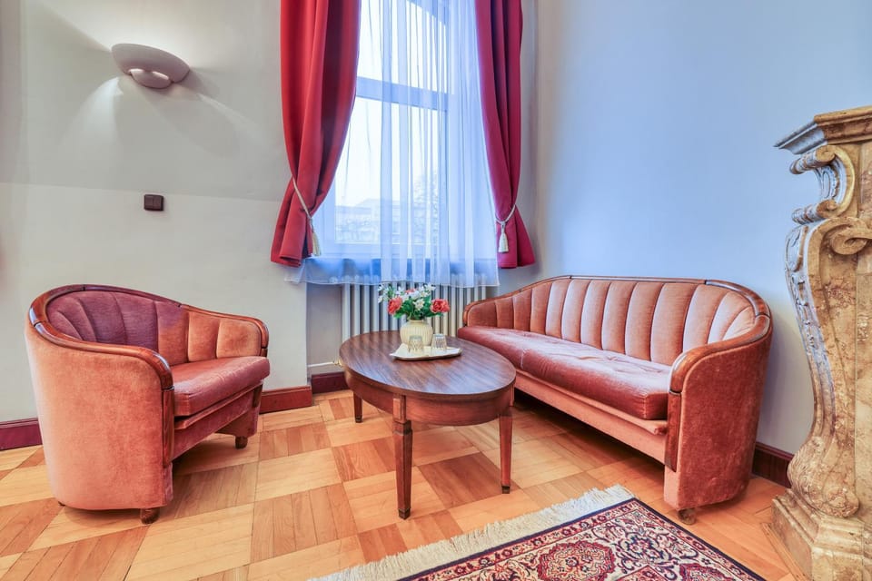 Living room, Seating area