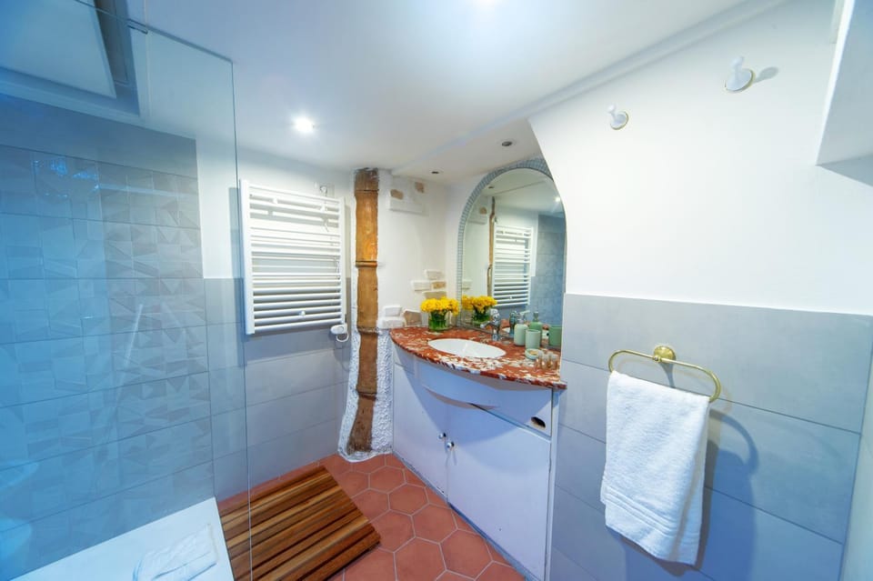 Shower, Bathroom