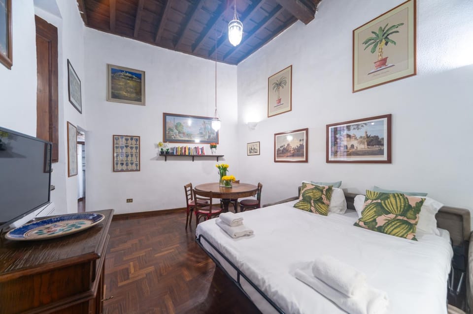 Bed, Lounge or bar