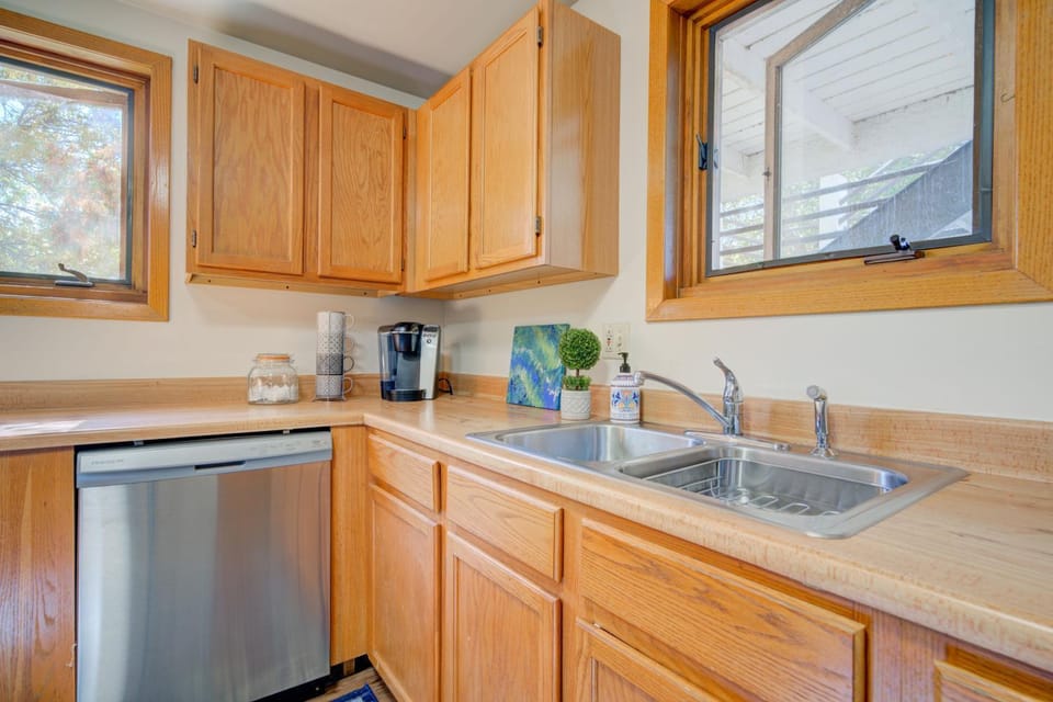 Coffee/tea facilities, Kitchen or kitchenette, dishwasher