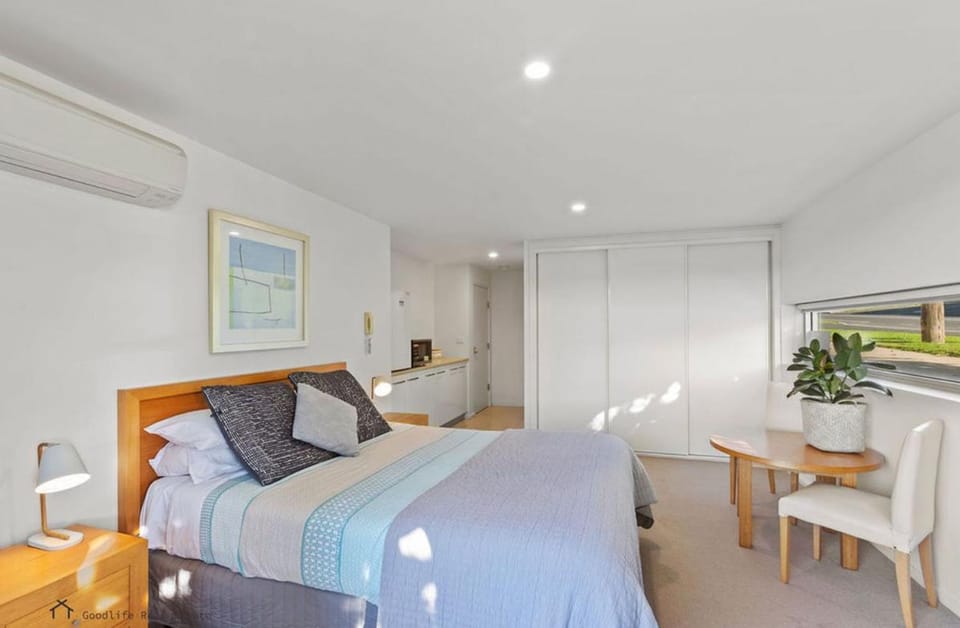 Apollo Blue Oceanview Unit 1- B Free WIFI Apartment in Apollo Bay