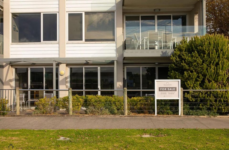 Apollo Blue Oceanview Unit 1- B Free WIFI Apartment in Apollo Bay