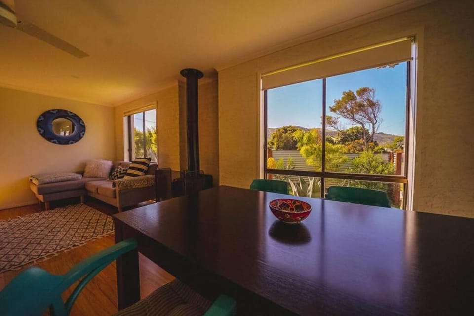 Orana ~ 2 blocks to Beach ~ FREE Wifi House in Apollo Bay