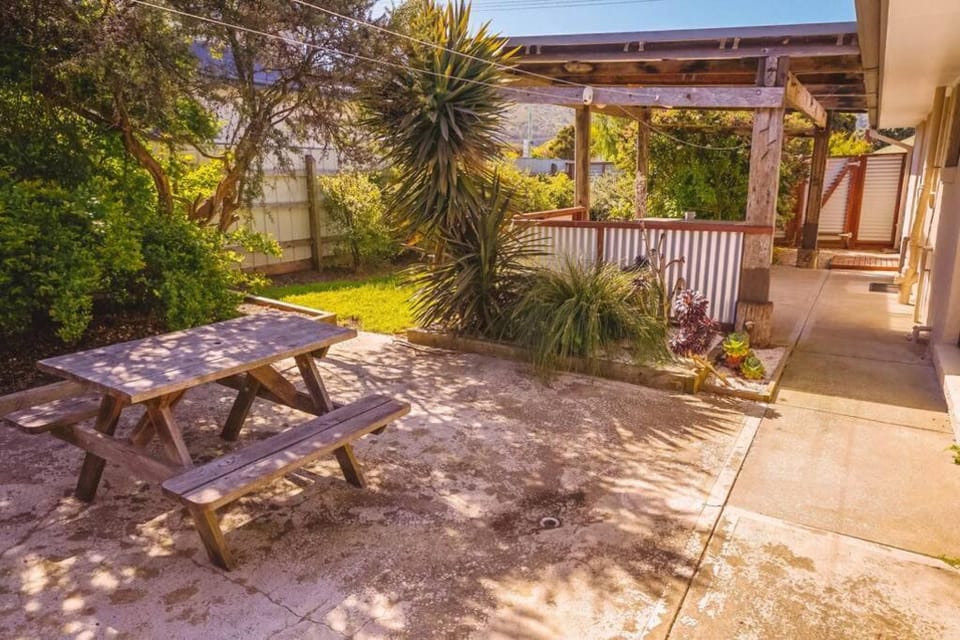 Orana ~ 2 blocks to Beach ~ FREE Wifi House in Apollo Bay