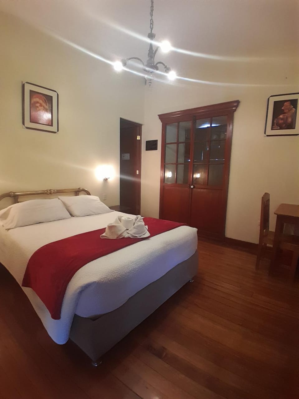 Bed, Bedroom, fireplace