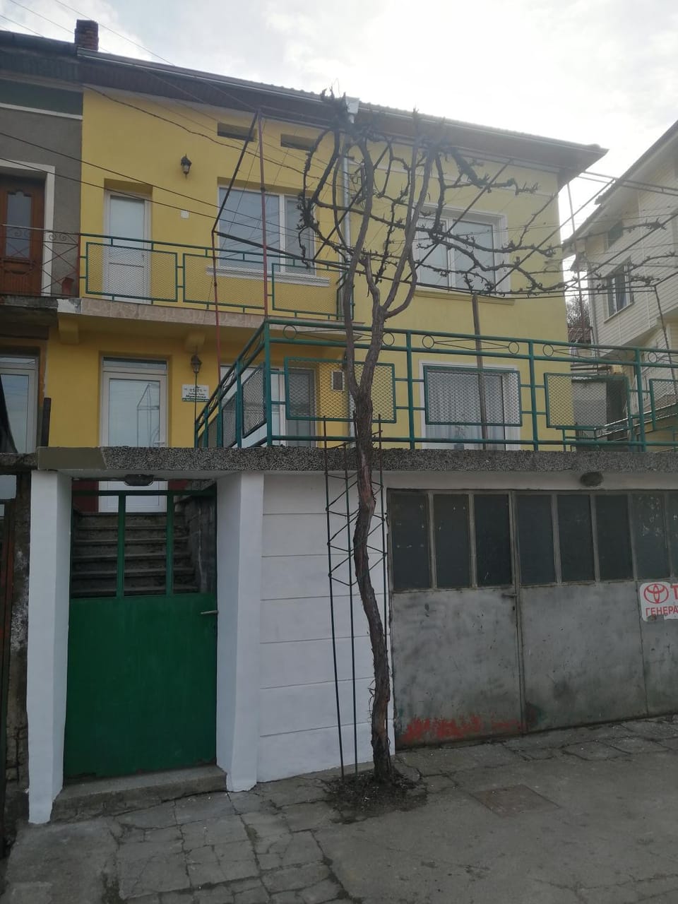Facade/entrance
