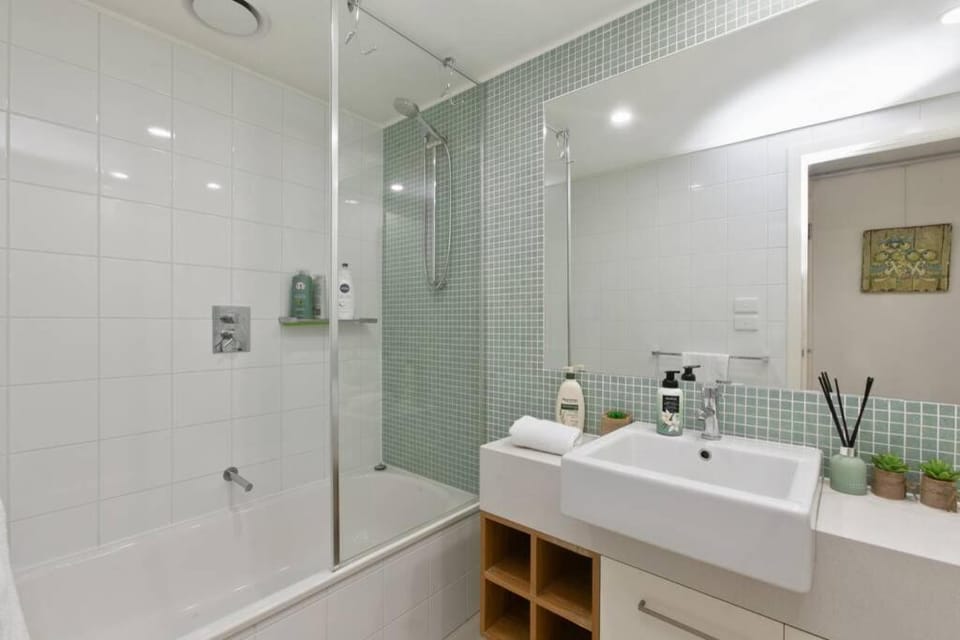 Apollo Blue Pearl ~ Oceanfront ~ Free Wifi Apartment in Apollo Bay