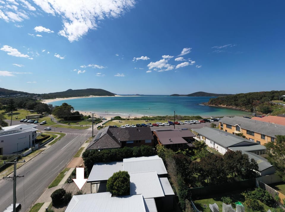 Fingal Bay Beach House - Water Views and Seconds From the Beach House in Fingal Bay