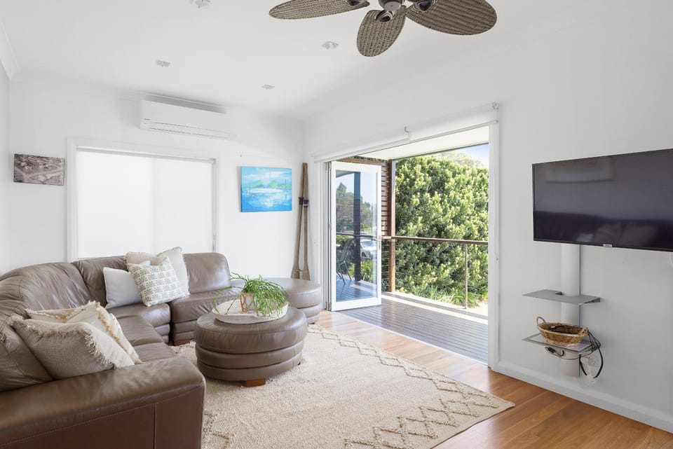 Fingal Bay Beach House - Water Views and Seconds From the Beach House in Fingal Bay